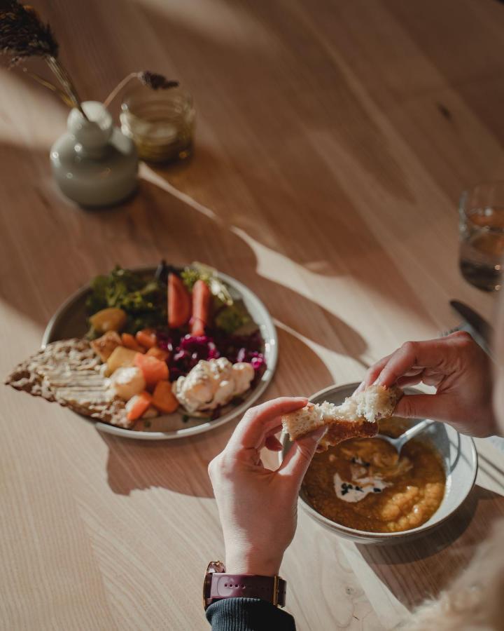 VALO Hotel&Work Helsinki Buitenkant foto "I'm eating a healthy breakfast."